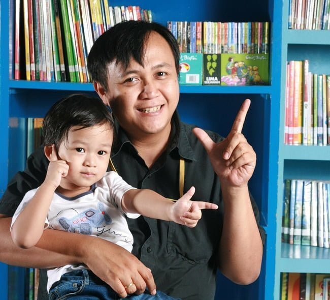 Do dads read aloud differently? And why it's important that fathers tell stories.