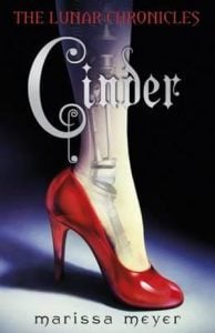 The Lunar Chronicles #1:Cinder